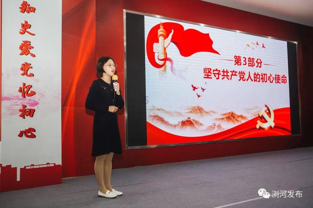 救援时尚的女孩
